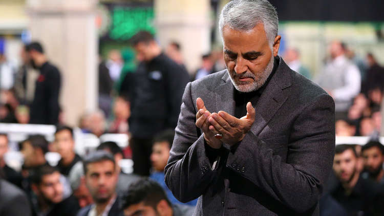 بالصور.. وفد عراقي كبير يشارك في مراسم تأبين والد الجنرال سليماني
