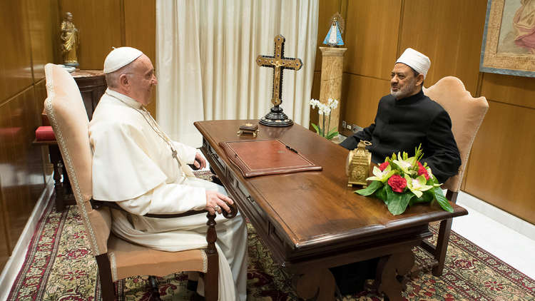 شيخ الأزهر بعد لقائه البابا فرنسيس: مستعدون للتعاون بلا حدود في نشر فكرة السلام