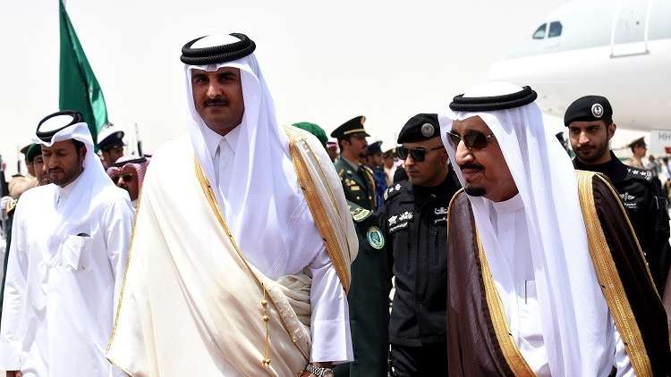 الأمير تميم يعزي الملك سلمان وولي عهده والأمير مقرن