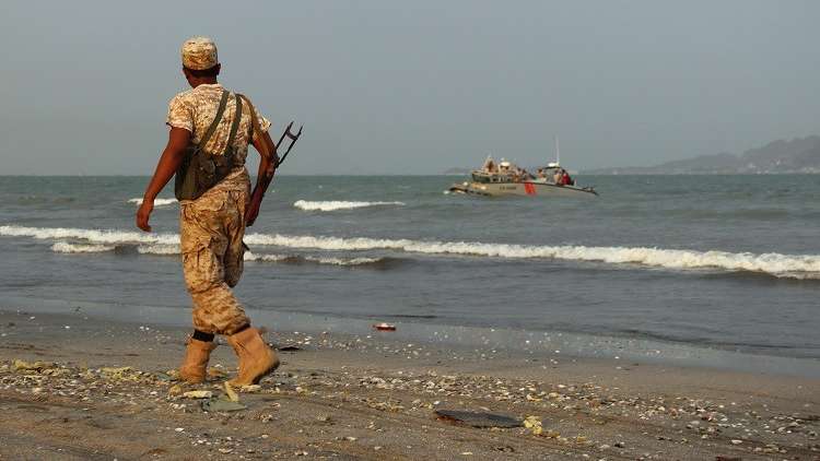 التحالف العربي يسمح بإعادة فتح ميناء عدن