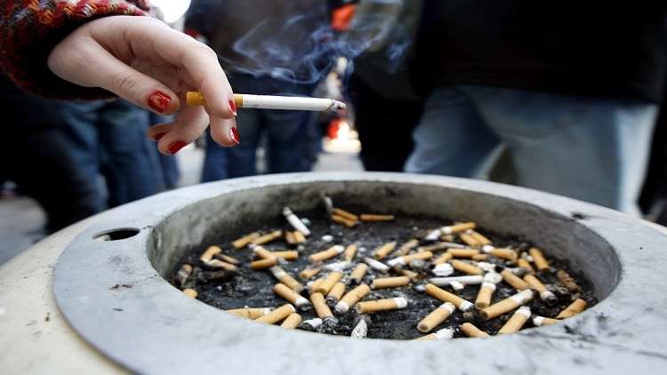برلماني روسي يدعو لخفض ساعات العمل لغير المدخنين