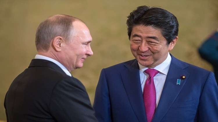 بوتين يهنئ آبي ويدعو لتنفيذ خطط التعاون الروسي الياباني