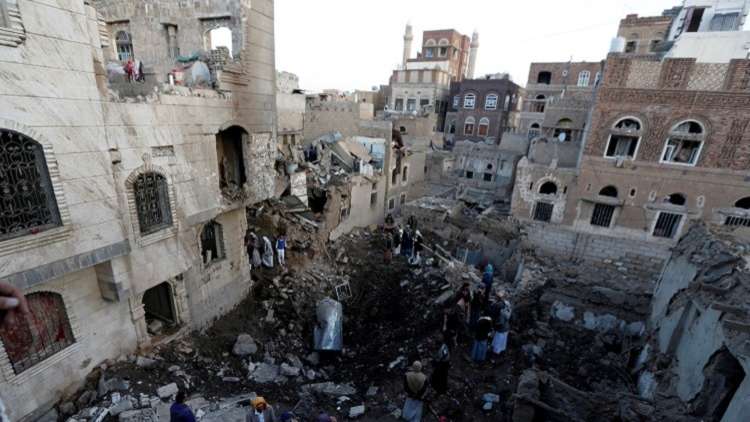 التحالف يقصف مبنى كلية الشرطة في صنعاء