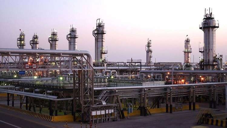 السعودية تعلق ضخ النفط إلى البحرين وتشدد إجراءاتها الأمنية 
