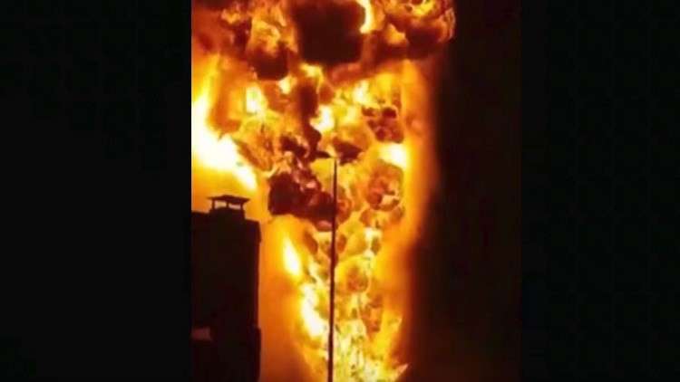 بالفيديو.. لحظة حريق أنابيب النفط في البحرين 