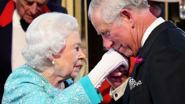 ملكة بريطانيا تنقل صلاحياتها تدريجيا إلى ابنها الأمير شارلز