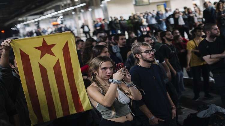 السياسة أبعدت سكان كتالونيا عن العلاقات الحميمية