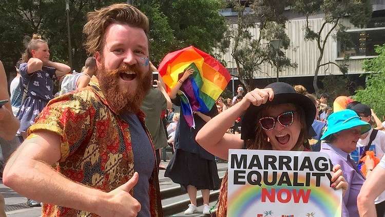 الأستراليون يوافقون بأغلبية ساحقة على زواج المثليين