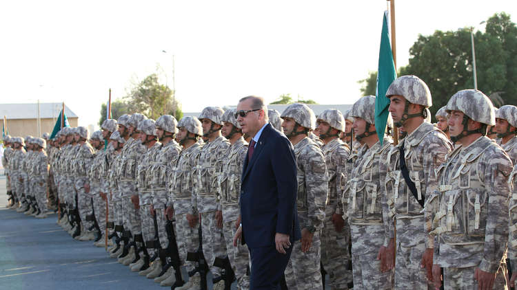 أردوغان يزور القاعدة التركية في قطر