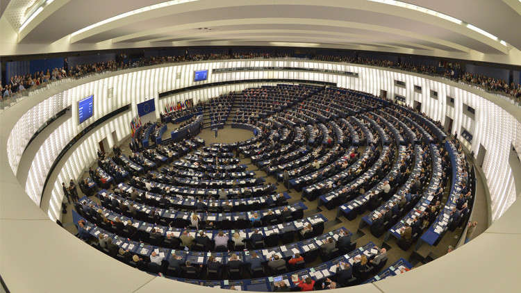 بولندا تنتقد مشروع قانون للبرلمان الأوروبي يمهد لعقوبات عليها