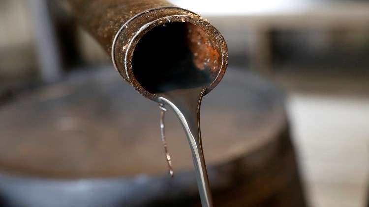 النفط يصعد متجاهلا نمو مخزونات الخام الأمريكية