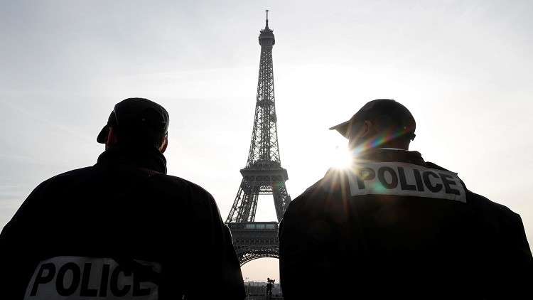 باريس.. شرطي يقتل حماه واثنين من جيرانه ثم ينتحر