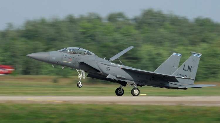 سخرية بالإنترنت من رؤية صحن طائر في سماء أمريكا