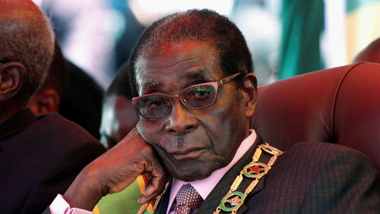 الحزب الحاكم في زيمبابوي يمنح موغابي مهلة حتى ظهر الاثنين للاستقالة
