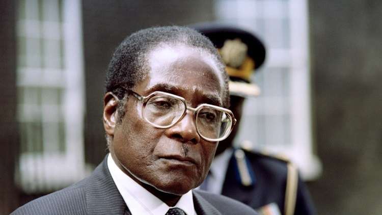 في خطوة مفاجئة.. موغابي يتحدى الجيش ويتمسك بالسلطة