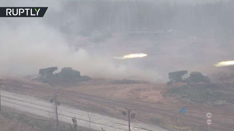 الجيش الروسي يستعرض مدفعياته الحديثة!