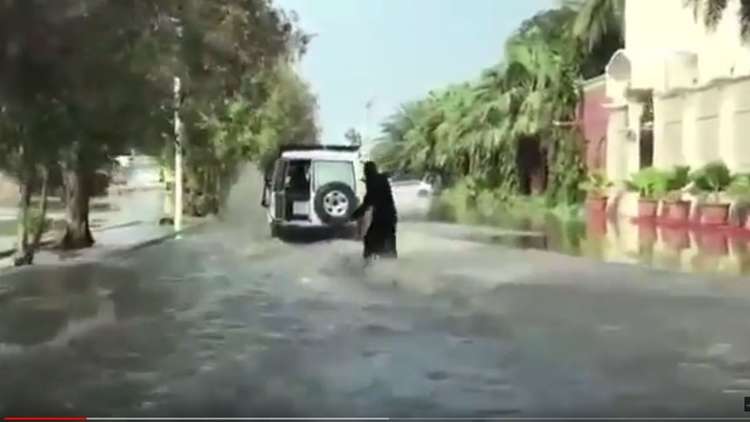 التزلج على الماء في  أحد شوارع جدة!