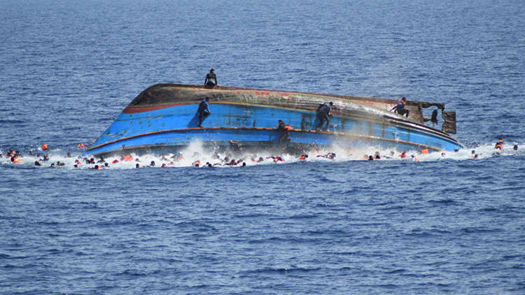 انتشال أكثر من 30 جثة لمهاجرين قبالة السواحل الليبية