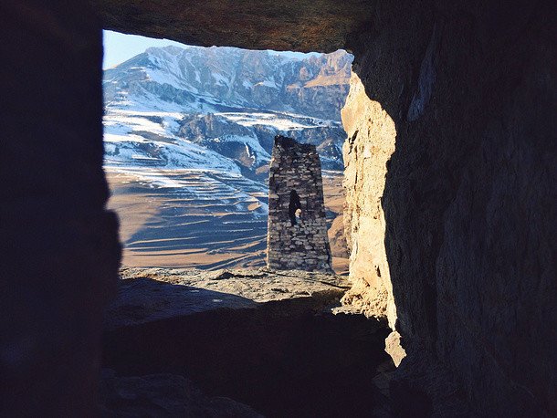 المغاور الموجودة في الجبال