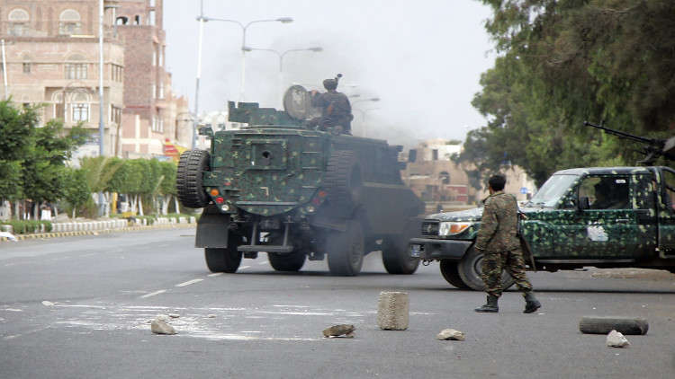 تواصل الاشتباكات في صنعاء.. قوات صالح تسيطر على مرافق حيوية بمساندة القبائل
