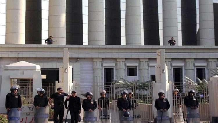 طالبان مصريان يخفيان جثة والدتهما في "الدولاب" لـ3 سنوات.. والسبب عجيب!