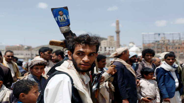 مصادر محلية: الحوثيون يحتجزون أكثر من 40 صحفيا وعاملا في قناة 