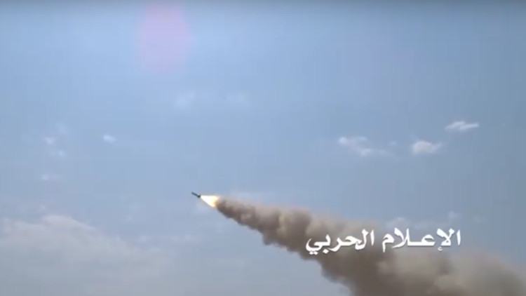 الحوثيون ينشرون فيديو للحظة إطلاق صاروخ قالوا إنه موجه إلى أبو ظبي