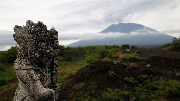 تراجع نشاط بركان أغونغ في جزيرة بالي الإندونيسية