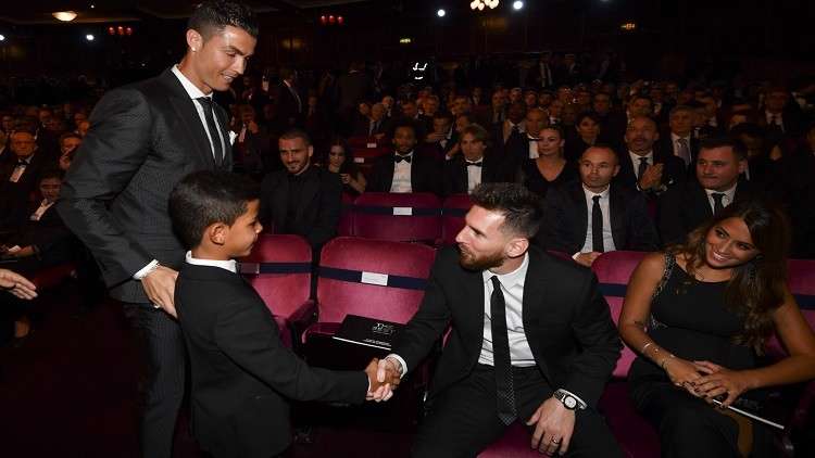 رونالدو يعاقب ابنه بعد رسالة إلى ميسي!