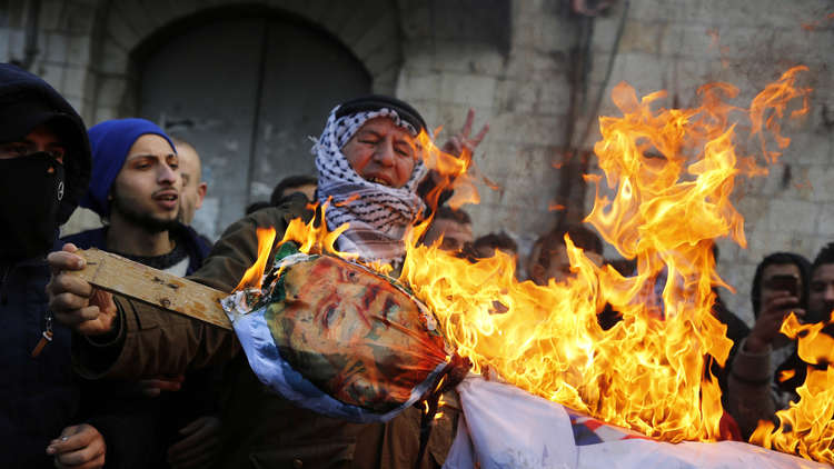 قتيل ونحو 300 جريح في 