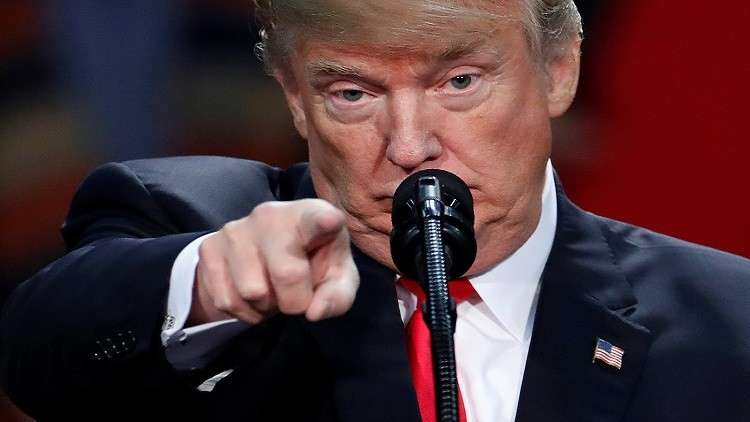 ترامب يطالب بفصل صحفي بسبب صورة  