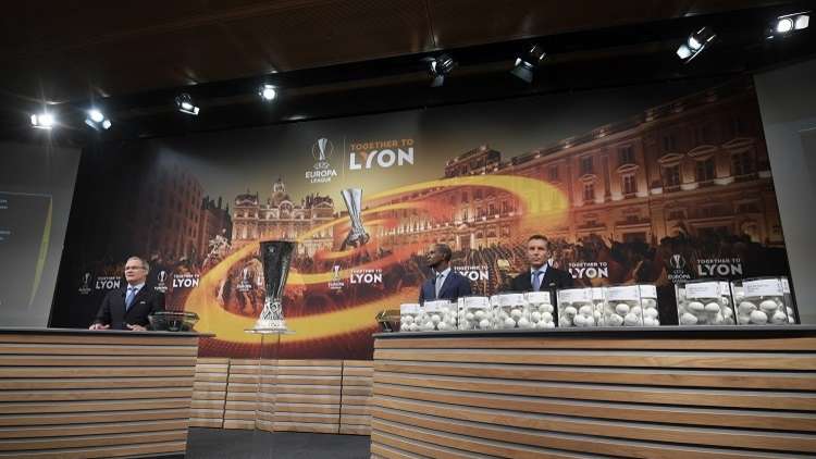 شاهد.. عملية سحب قرعة دور الـ 32 من الدوري الأوروبي