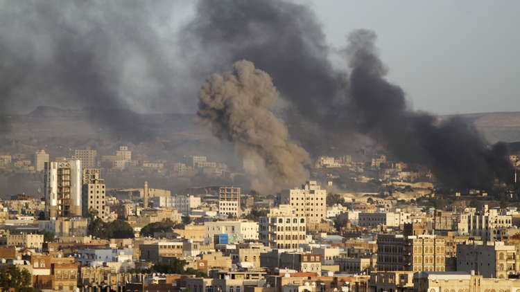 رويترز: 39 قتيلا  بينهم سجناء جراء غارة للتحالف على صنعاء