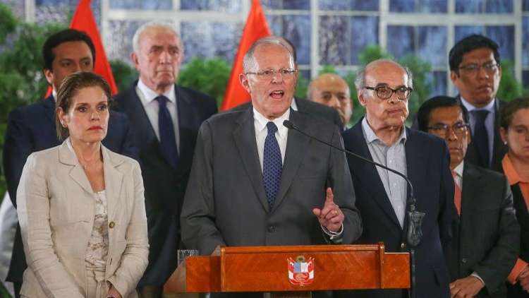 رئيس بيرو يأبى التنحي