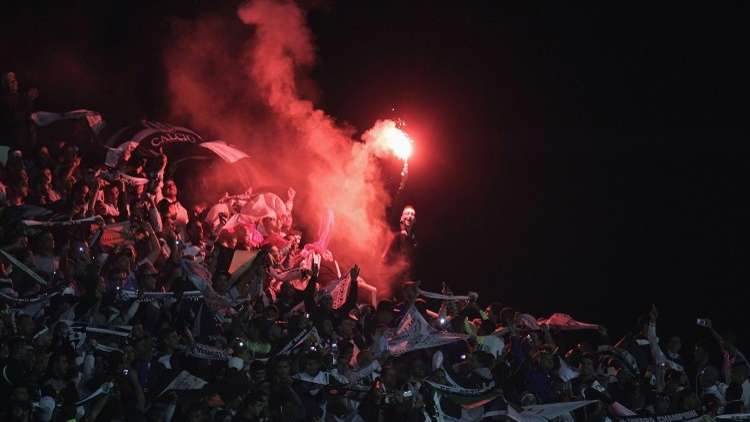 فيديو.. مصرع شخص وإصابة العشرات حصيلة مواجهات دامية بين مشجعي عين طويلة وعين كبيرة