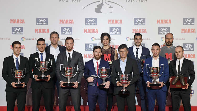 ميسي يحصد جائزتين في حفل