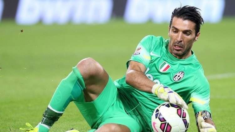 بوفون: سألعب حتى سن الـ80