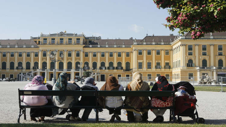 وزير التعليم النمساوي: على المدرسات عدم ارتداء الحجاب