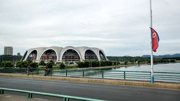 في كوريا الشمالية يصنعون الضوء