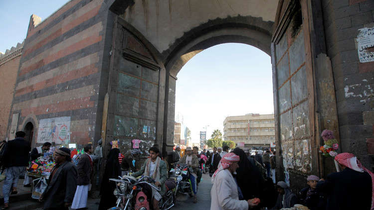 مصدر مطلع ينفي لـRT أنباء عن إطلاق الحوثيين صاروخا سقط في صنعاء