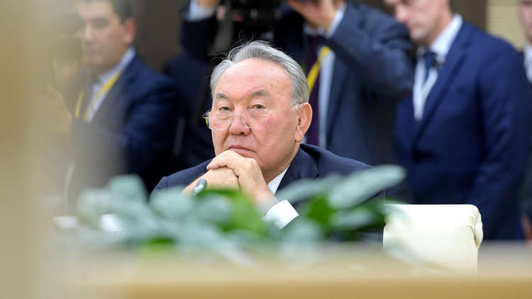 كازاخستان تغير أبجديتها للمرة الثالثة في 100 عام وتبتعد عن روسيا