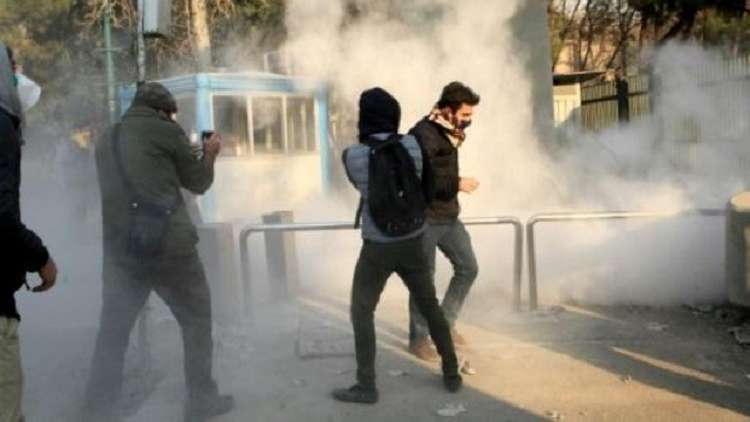 مسؤول إيراني: استخبارات أجنبية وراء مقتل متظاهرين!