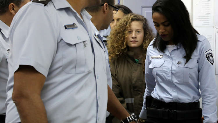 النيابة الإسرائيلية توجه لائحة اتهام ضد عهد التميمي ووالدتها