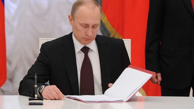 بوتين يوقع مرسوما لاستئناف الرحلات الجوية بين موسكو والقاهرة