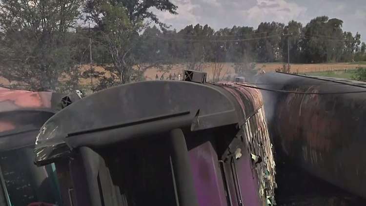 مصرع 14 شخصا بخروج قطار عن مساره في جنوب أفريقيا