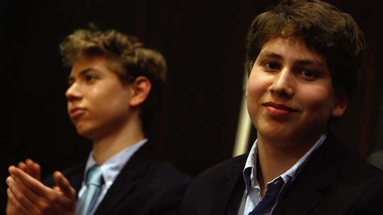 "الشاباك" يتنصل من حراسة نجلي نتنياهو 