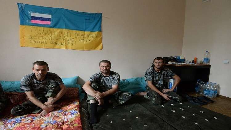 عسكريون أوكرانيون أسرى لدى دونيتسك 