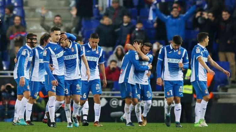 إسبانيول يعمق جراح مضيفه ملقا .. فيديو