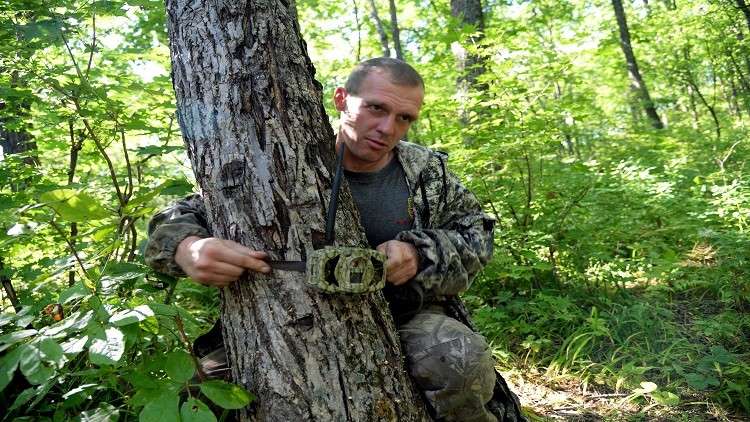 حارس وشرطة مرور .. أوقفهم وخالفوه!