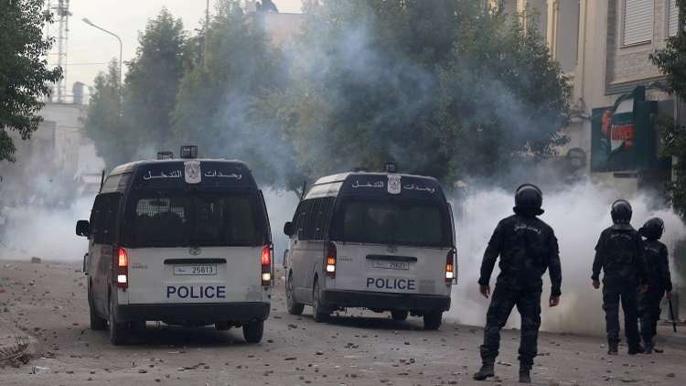 تجدد الاحتجاجات في العاصمة تونس والجيش ينتشر في عدة مناطق